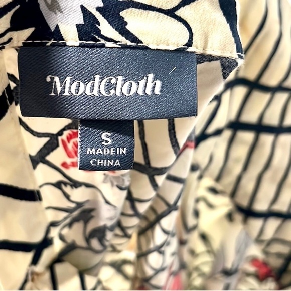 ModCloth, Optimal Polish,Look at the Back!! Buttons, Red/,Navy,Size S - Picture 7 of 12